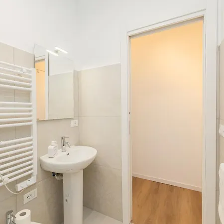 Mantova House 1 *